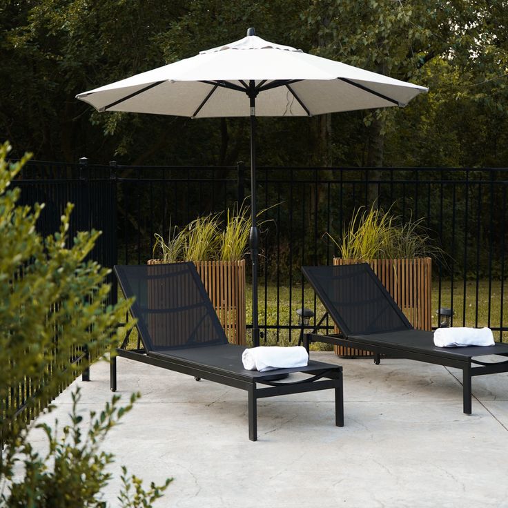 Outdoor Aluminum Umbrella : Image by Hauser Outdoor Furniture