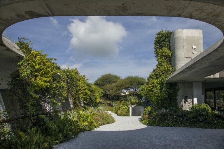 Raymond Jungles tops Miami penthouse with lush garden